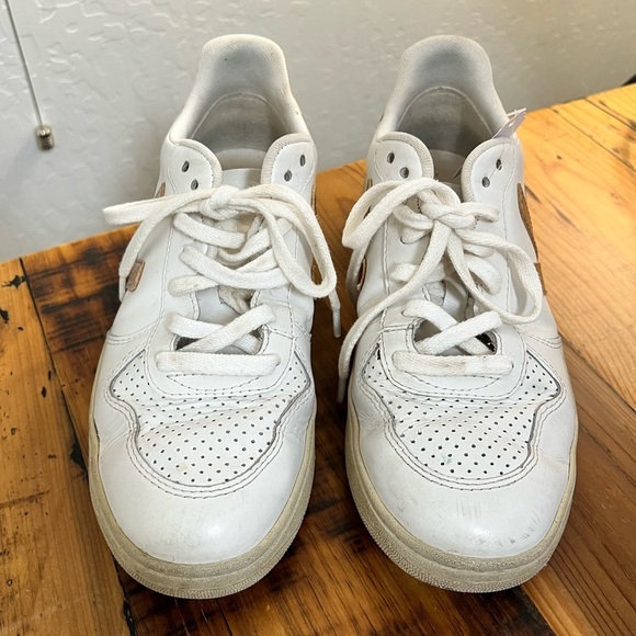 Veja Bicolor Metallic Low-Top Sneakers (8) - Picture 4 of 6